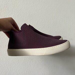 Rothy’s pull on Chelsea boot hi top sneakers purple size women’s 7